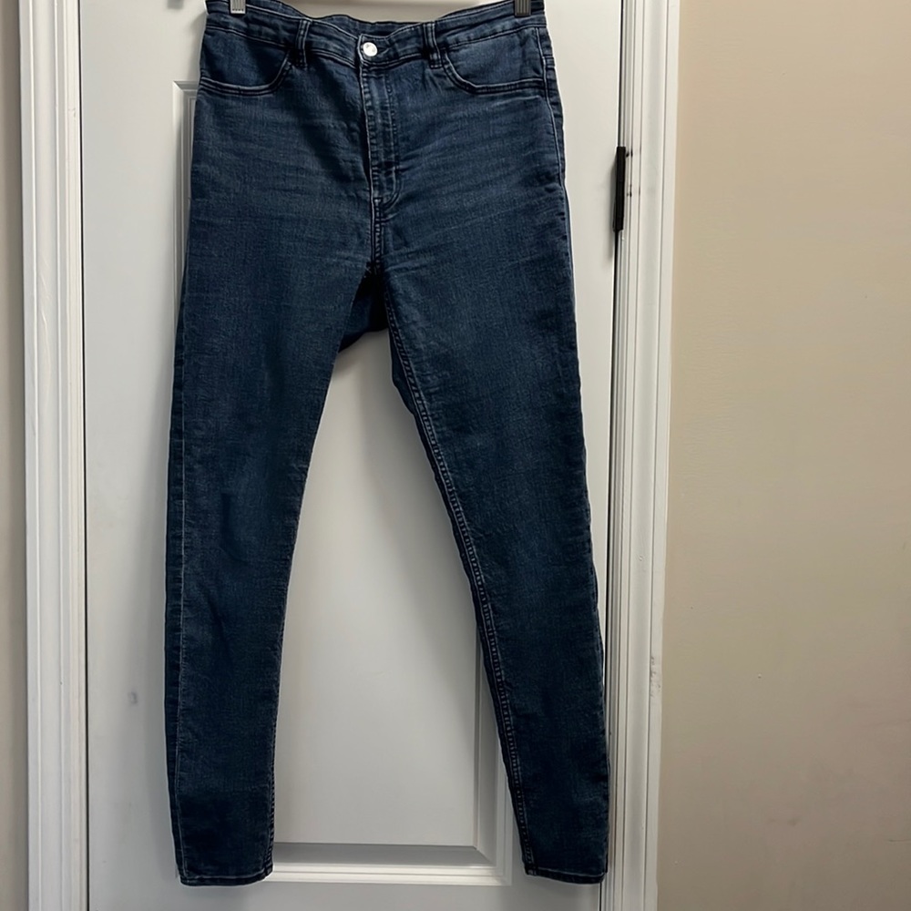Very soft, dark, H&M skinny jeans. Zipper and button closure. Size 12